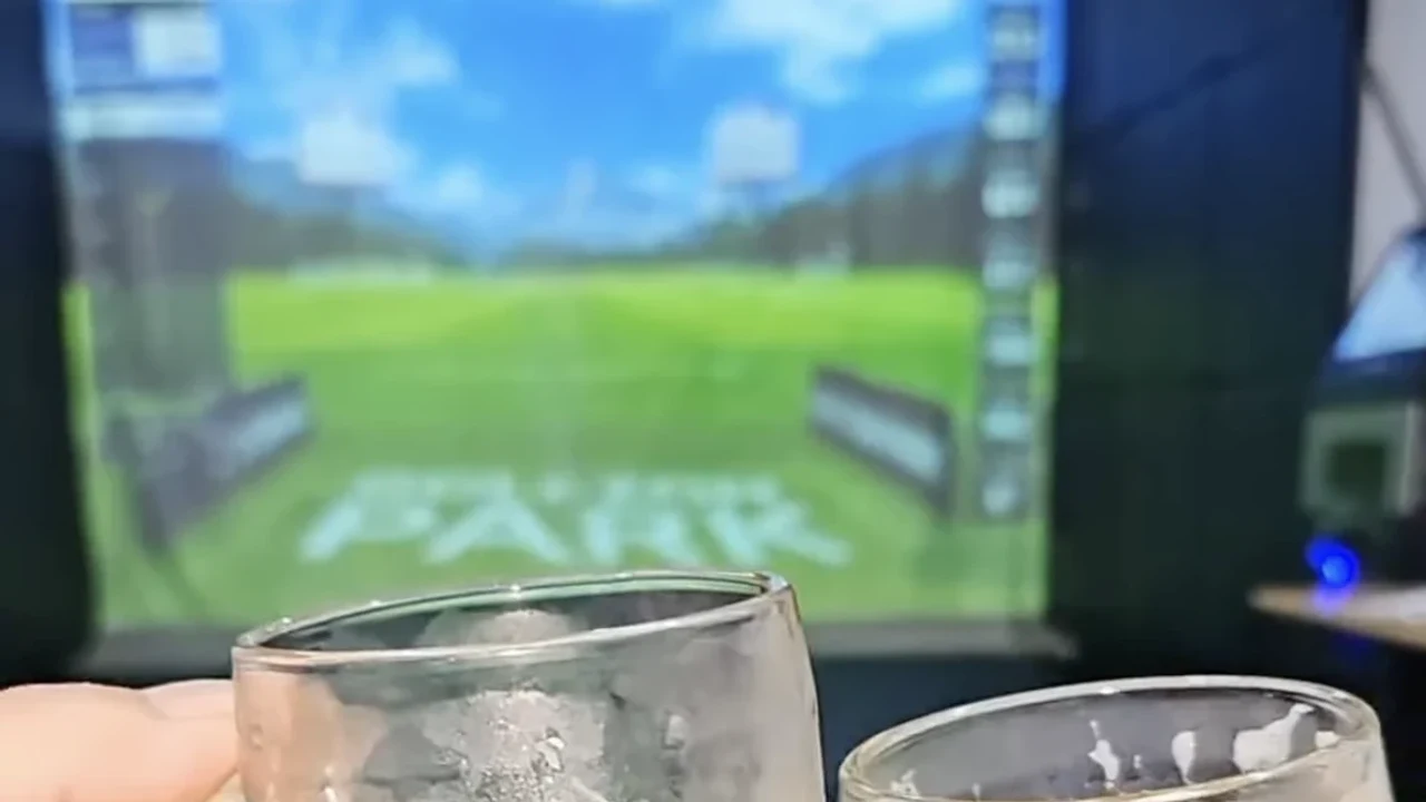 Golfzon Bangna: Private Screen Golf + Korean & Thai Food in Bangkok