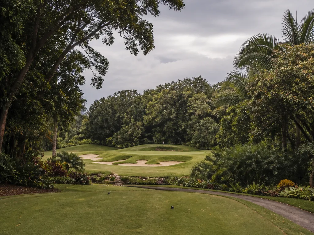 All-inclusive resort-style golf clubhouse and putting green near Bangkok