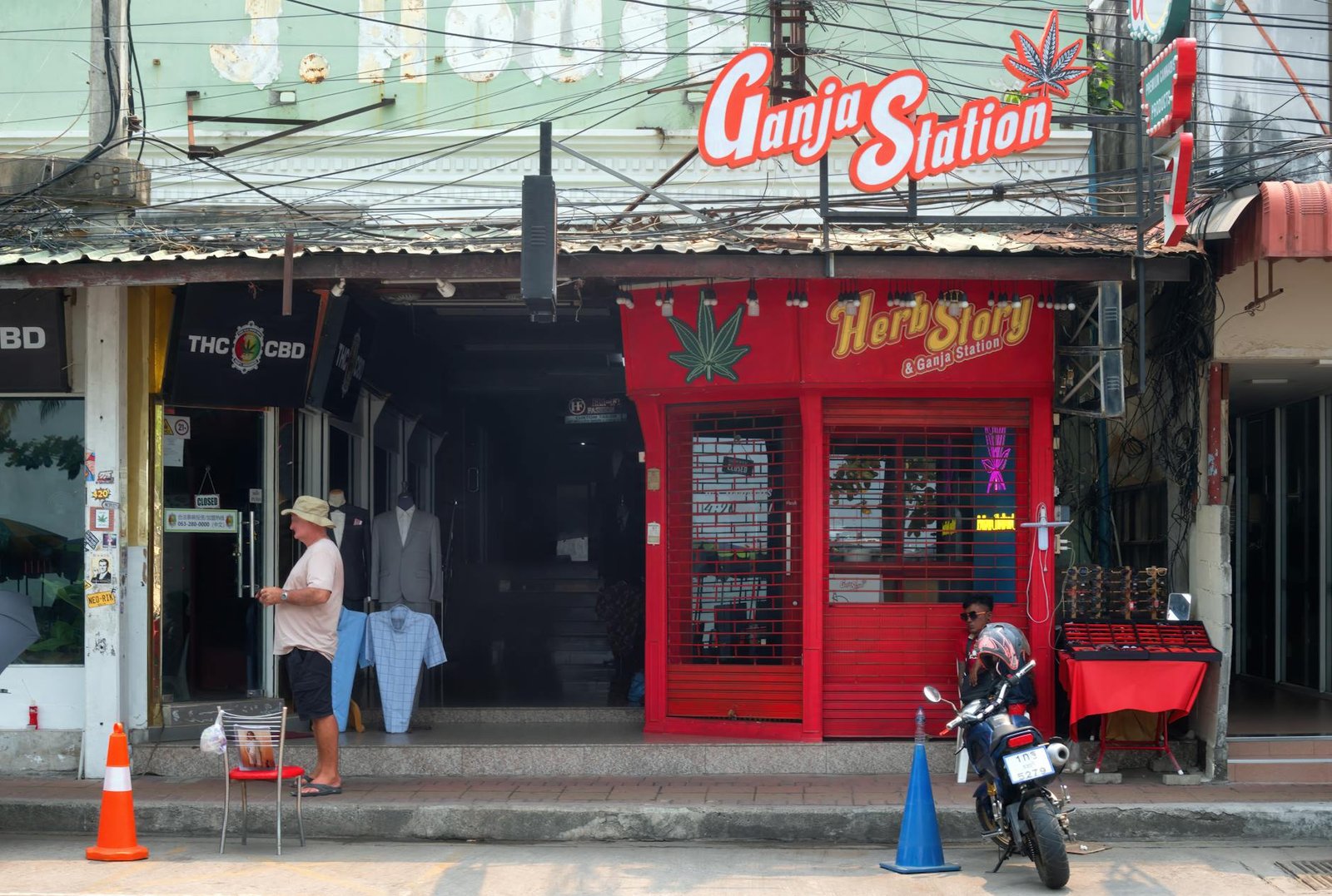 Backpacker bucket drinks on Khao San