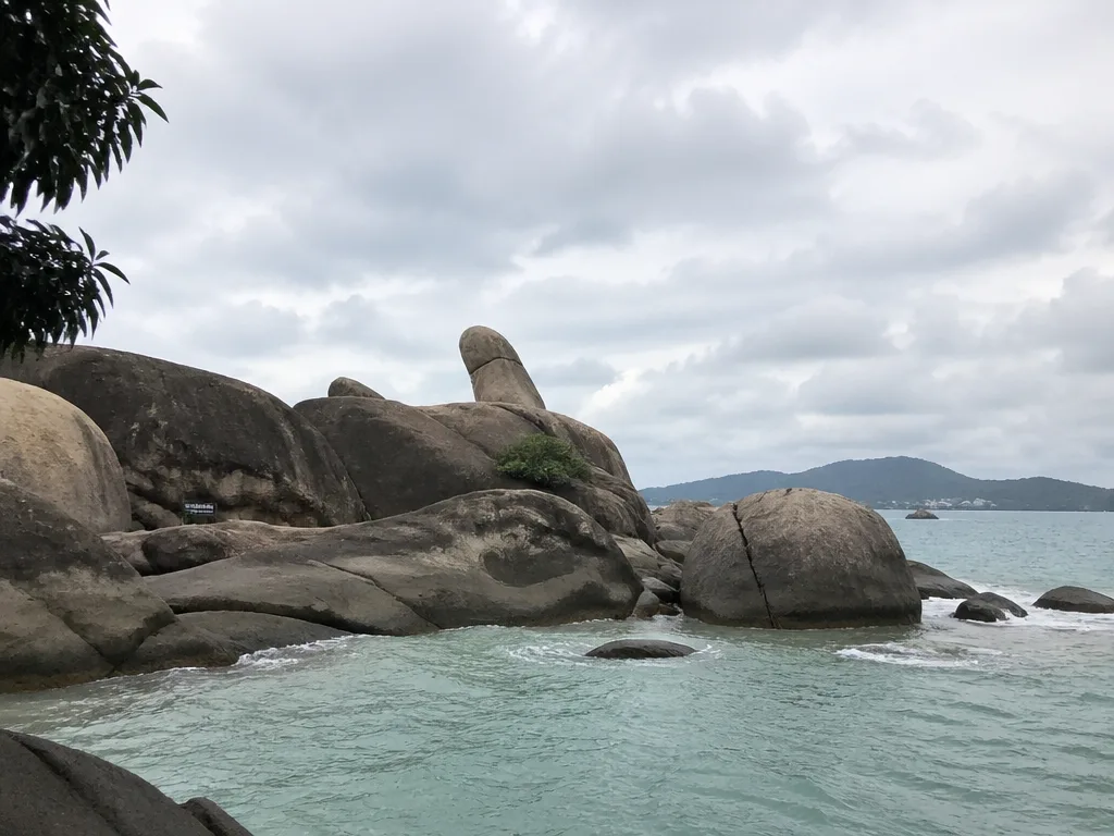 Hin Ta Hin Yai rock formations at Lamai beach
