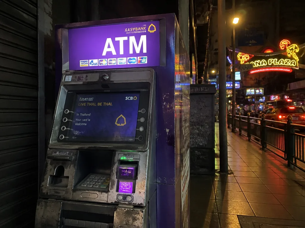 スクンビット沿いナナ近く独立型ATM